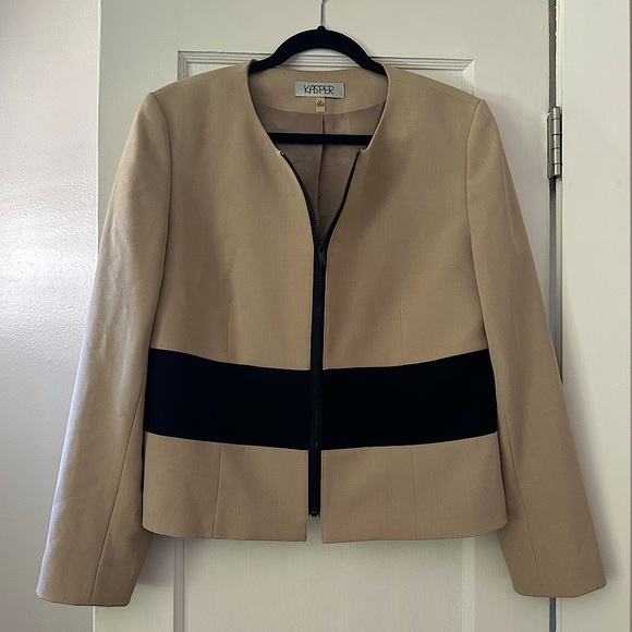 Kasper Jackets & Blazers - Professional jacket with solid black stripe and structured shoulders (pads).